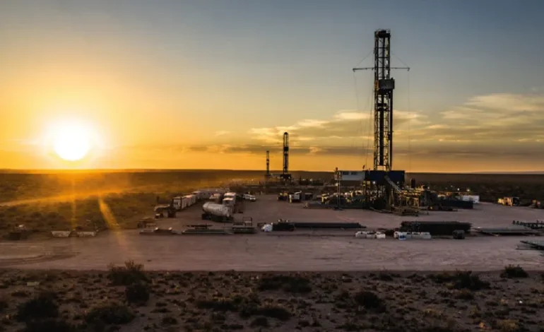  Histórico: la producción de petróleo de Neuquén pasó los 600.000 barriles por día y supera al consumo de todo el país