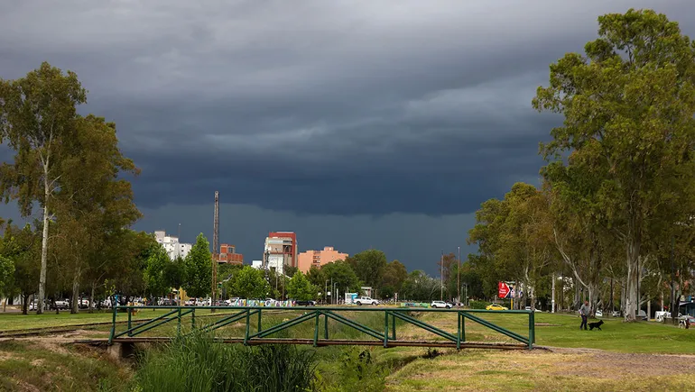  Alerta por tormentas eléctricas, lluvias y chaparrones para este viernes en Neuquén: cuándo llegarán