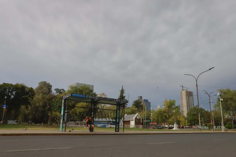 Neuquén seguirá otoñal con estabilidad térmica, pero regirá una alerta por lluvia