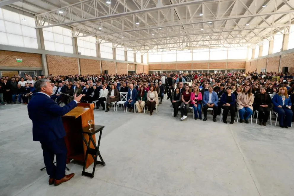 Figueroa inauguró en Plottier la primera de las diez EPET que se están construyendo en la provincia