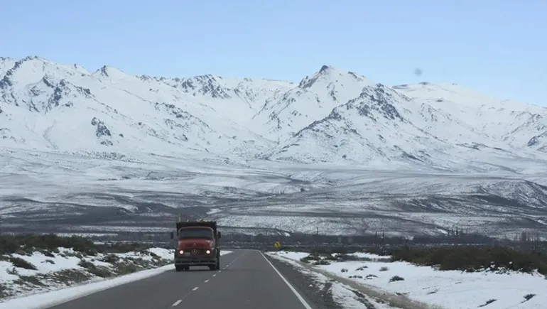 La nieve mantiene rutas cerradas y complica la circulación en gran parte de Neuquén: las zonas afectadas