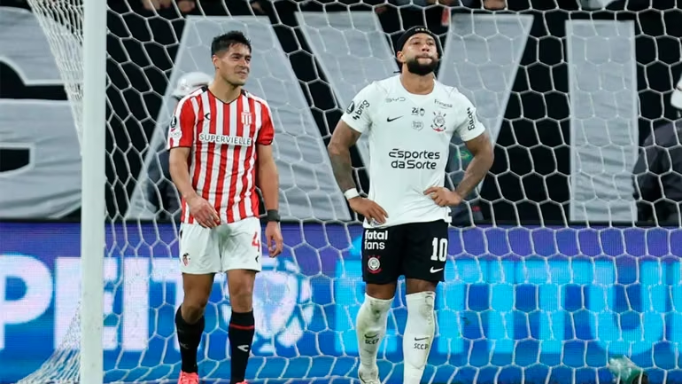 Noche histórica para Estudiantes: Depay erró un penal clave y está en semifinales de la Libertadores
